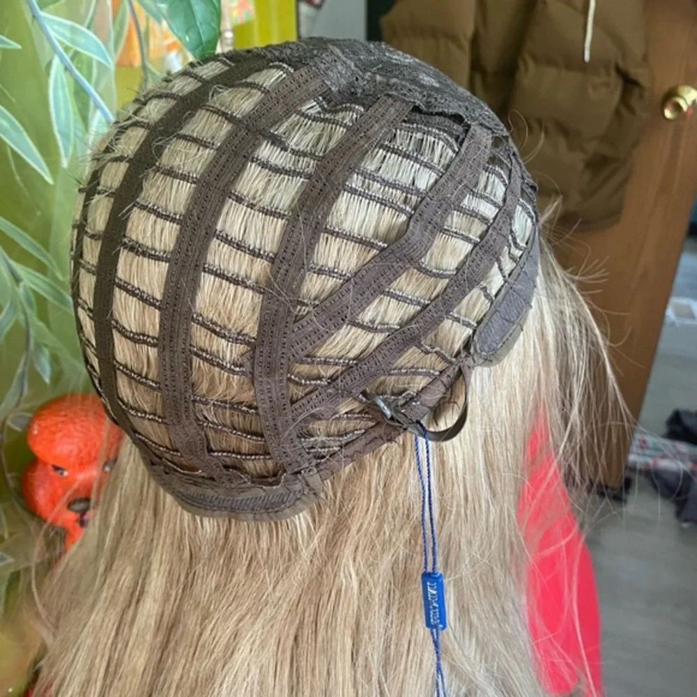 Sandy - ombré ash dark blonde wig bangs